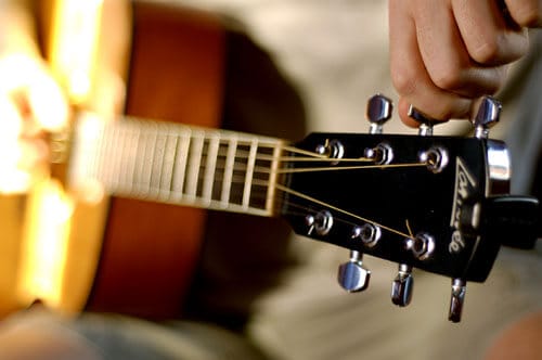 belajar gitar dengan memahami bagian-bagian dari gitar
