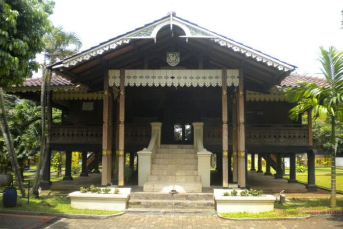 Rumah adat Provinsi Bengkulu