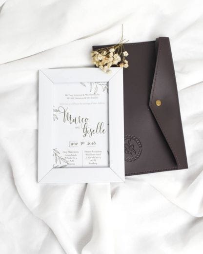 Desain undangan pernikahan unik elegan