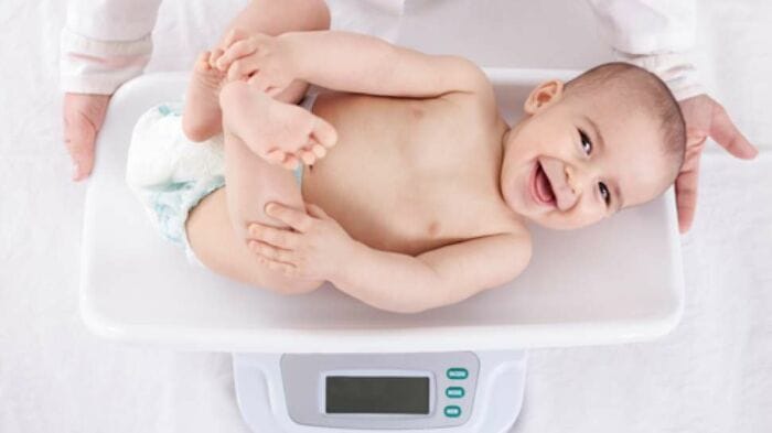 Menghitung berat badan ideal bayi usia 0 – 12 bulan